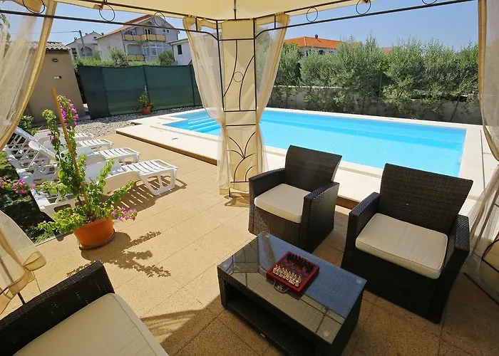 Frane Villa *
