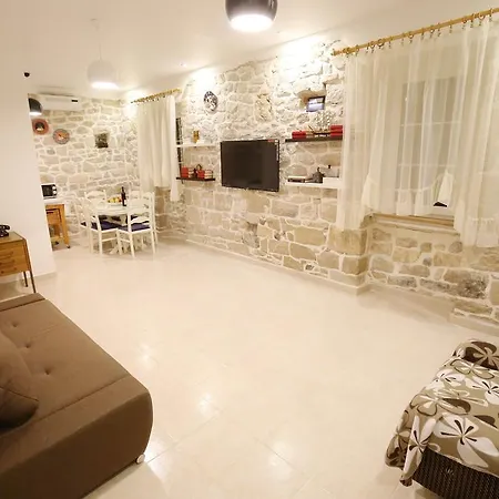 Frane Villa *