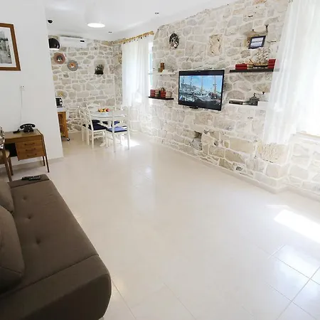Frane Villa Sukosan