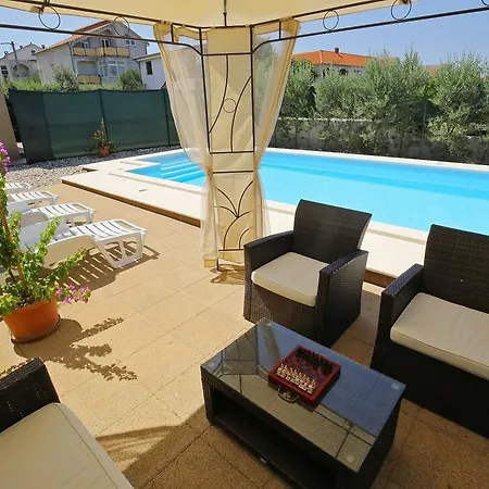 Frane Villa *