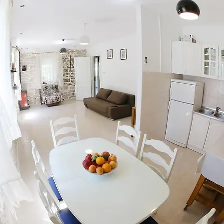 Frane Villa *